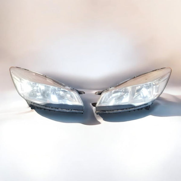 Frontscheinwerfer Ford Kuga CV44-13W029-BE CV44-13W030-BE