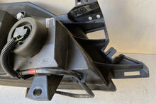 Laden Sie das Bild in den Galerie-Viewer, Frontscheinwerfer Ford WR2A13006 Links Scheinwerfer Headlight