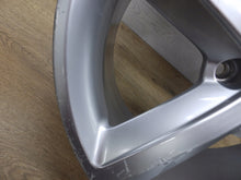 Load image into Gallery viewer, 1x Alufelge 18 Zoll 9.0&quot; 5x112 52ET Glanz Silber 8J0601025 Audi Tt Rim Wheel