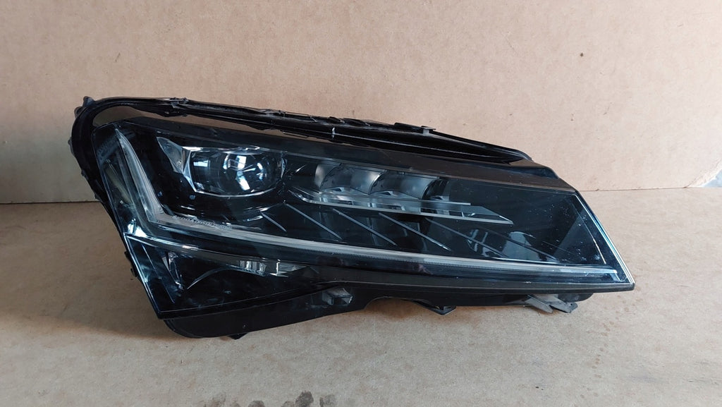Frontscheinwerfer Skoda Superb III 3V1941016D Rechts Scheinwerfer Headlight SCH6713522477su