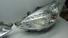 Laden Sie das Bild in den Galerie-Viewer, Frontscheinwerfer Citroën Berlingo 89318001 89317991 Ein Satz Headlight SCH8307799353cl