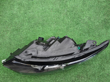Laden Sie das Bild in den Galerie-Viewer, Frontscheinwerfer Land Rover Sport Discovery FK72-13W030-DG Xenon Links SCH9659773980eo