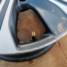 Laden Sie das Bild in den Galerie-Viewer, 1x Alufelge 17 Zoll 6.5" 5x114.3 45ET Glanz Graphit Nissan X-Trail I Pulsar FEL9358677219oo