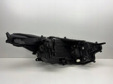 Laden Sie das Bild in den Galerie-Viewer, Frontscheinwerfer Toyota IV Yaris EUK0-6 Links Scheinwerfer Headlight SCH9326392238ow