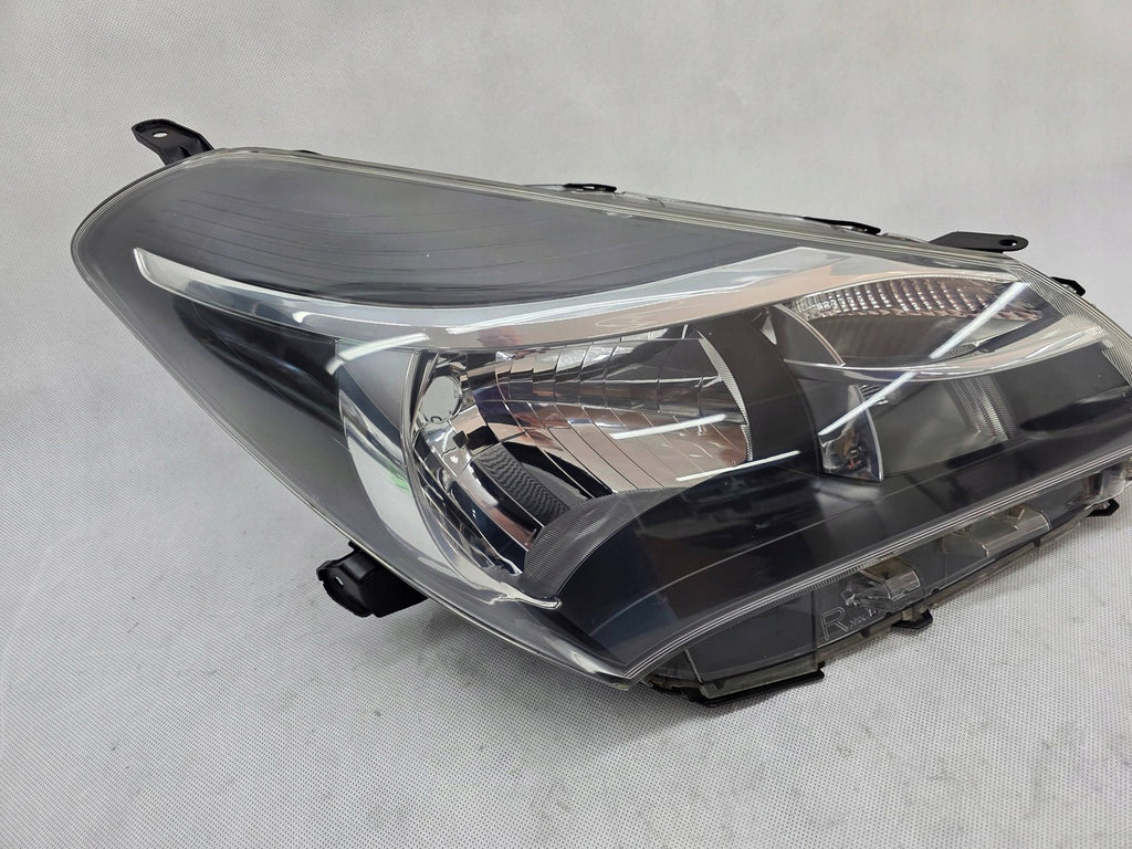 Frontscheinwerfer Toyota Yaris SPP14645 Rechts Scheinwerfer Headlight