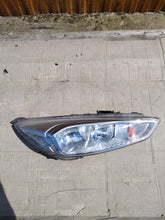 Load image into Gallery viewer, Frontscheinwerfer Ford Focus F1EB-13W029 Rechts Scheinwerfer Headlight