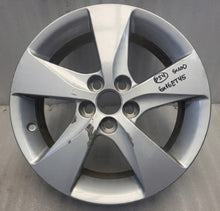 Laden Sie das Bild in den Galerie-Viewer, 1x Alufelge 16 Zoll 6.0&quot; 5x100 45ET Glanz Silber PW457-4700 Toyota Corolla