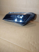 Load image into Gallery viewer, Frontscheinwerfer Skoda Superb III Xenon Links Scheinwerfer Headlight