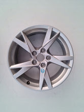 Load image into Gallery viewer, 1x Alufelge 17 Zoll 7.0&quot; 5x112 43ET Glanz Silber 8U0601025 Audi Rim Wheel