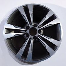 Laden Sie das Bild in den Galerie-Viewer, 1x Alufelge 18 Zoll 8.0&quot; 5x112 45ET A2074012902 Mercedes-Benz A207 Rim Wheel