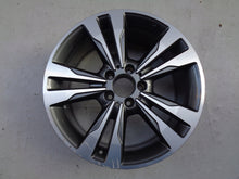 Laden Sie das Bild in den Galerie-Viewer, 1x Alufelge 18 Zoll 8.0&quot; 5x112 45ET A2074012902 Mercedes-Benz A207 Rim Wheel