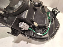 Laden Sie das Bild in den Galerie-Viewer, Frontscheinwerfer Citroën C1 II AVN11210 Links Scheinwerfer Headlight