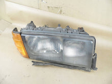 Laden Sie das Bild in den Galerie-Viewer, Frontscheinwerfer Mercedes-Benz 190 W201 0076041 Rechts Scheinwerfer Headlight SCH5412766540ii