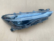 Laden Sie das Bild in den Galerie-Viewer, Frontscheinwerfer Toyota Corolla LED Rechts Scheinwerfer Headlight SCH7432654185fl