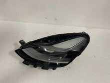 Laden Sie das Bild in den Galerie-Viewer, Frontscheinwerfer Tesla Model 3 1514952-00-D Full LED Links Headlight