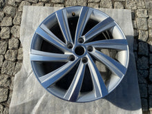 Load image into Gallery viewer, 1x Alufelge 18 Zoll 7.5" 5x112 48ET Glanz Schwarz 5E3601025H Skoda Octavia I FEL2736595463mq