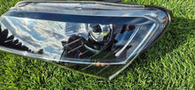 Laden Sie das Bild in den Galerie-Viewer, Frontscheinwerfer Skoda Superb III 3V1941015B Xenon Rechts oder Links
