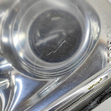 Laden Sie das Bild in den Galerie-Viewer, Frontscheinwerfer Kia Carnival 921014D020 Links Scheinwerfer Headlight