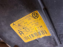 Laden Sie das Bild in den Galerie-Viewer, Frontscheinwerfer VW Touran 1T0941032F Xenon Ein Stück (Rechts oder Links) SCH9432534880vz