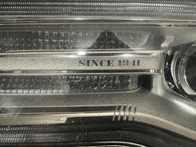 Laden Sie das Bild in den Galerie-Viewer, Frontscheinwerfer Jeep Grand Cherokee I M167608 Xenon Links Headlight SCH1506549772oq