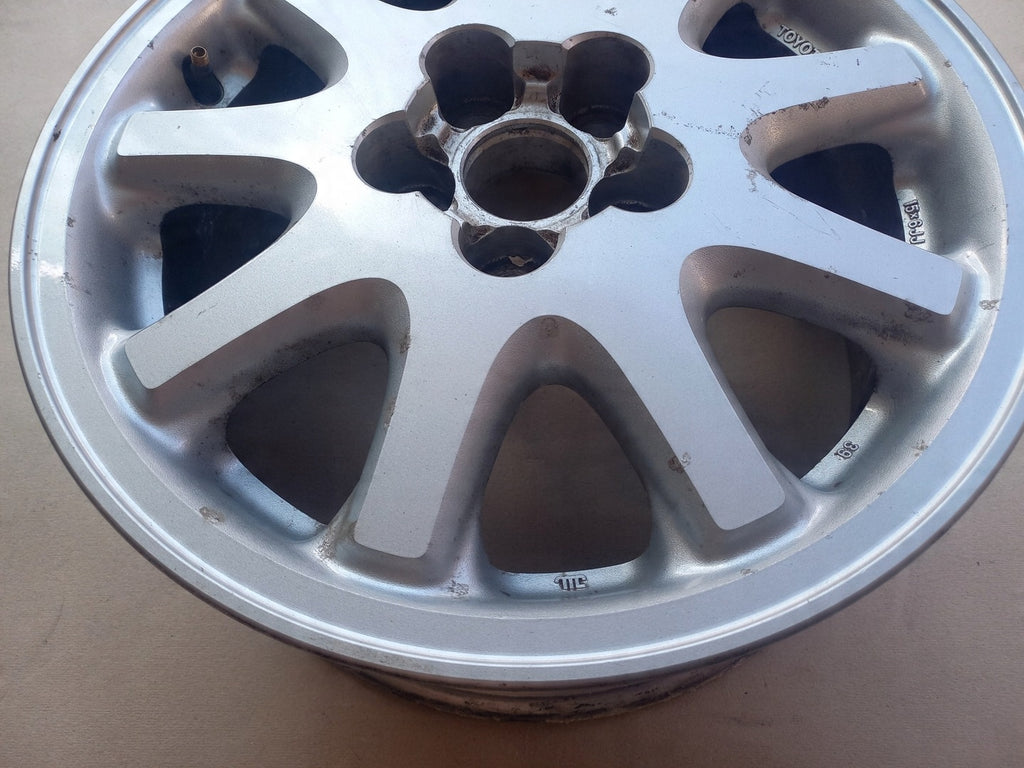 1x Alufelge 15 Zoll 6.0" 5x100 39ET Matt Silber 42611-2B010 Toyota Carina E