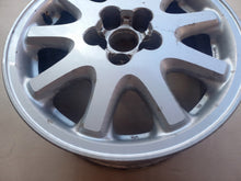 Laden Sie das Bild in den Galerie-Viewer, 1x Alufelge 15 Zoll 6.0&quot; 5x100 39ET Matt Silber 42611-2B010 Toyota Carina E