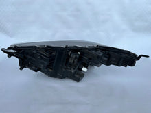 Laden Sie das Bild in den Galerie-Viewer, Frontscheinwerfer Toyota Yaris LED Rechts Scheinwerfer Headlight