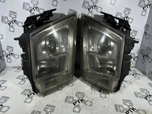 Load image into Gallery viewer, Frontscheinwerfer Volvo 82304585 82304599 Ein Satz Scheinwerfer Headlight SCH7065892978nu