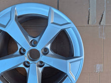 Load image into Gallery viewer, 1x Alufelge 17 Zoll 6.5" 5x112 38ET 83A071497- Audi Q3 Rim Wheel FEL6391656470ei