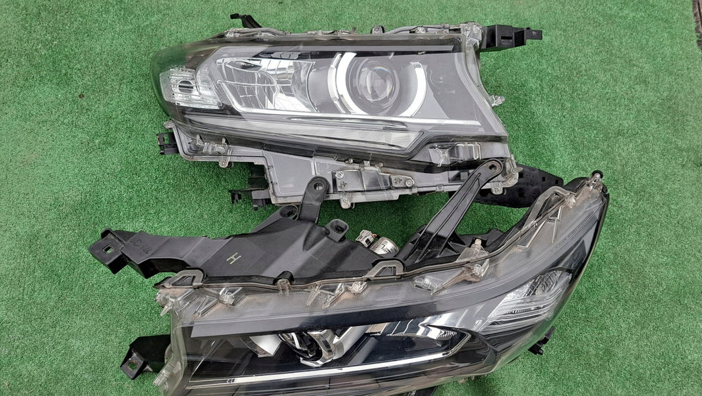 Frontscheinwerfer Toyota Land Full LED Ein Stück (Rechts oder Links) Headlight SCH2490407338bx