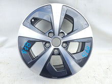 Laden Sie das Bild in den Galerie-Viewer, 1x Alufelge 16 Zoll 6.5&quot; 5x112 46ET Glanz Silber 5E0601025 Skoda Octavia Iii