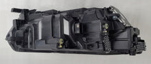 Laden Sie das Bild in den Galerie-Viewer, Frontscheinwerfer Skoda Octavia IV 5E4941035 Ein Stück (Rechts oder Links) SCH9332987809pv