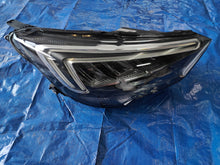 Laden Sie das Bild in den Galerie-Viewer, Frontscheinwerfer Opel Crossland X 462161423 39153539 FULL LED Rechts Headlight