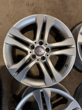 Laden Sie das Bild in den Galerie-Viewer, 4x Alufelge 18 Zoll 7.0" 5x112 46ET Glanz Silber A1564010102 Mercedes-Benz FEL1837969382vy