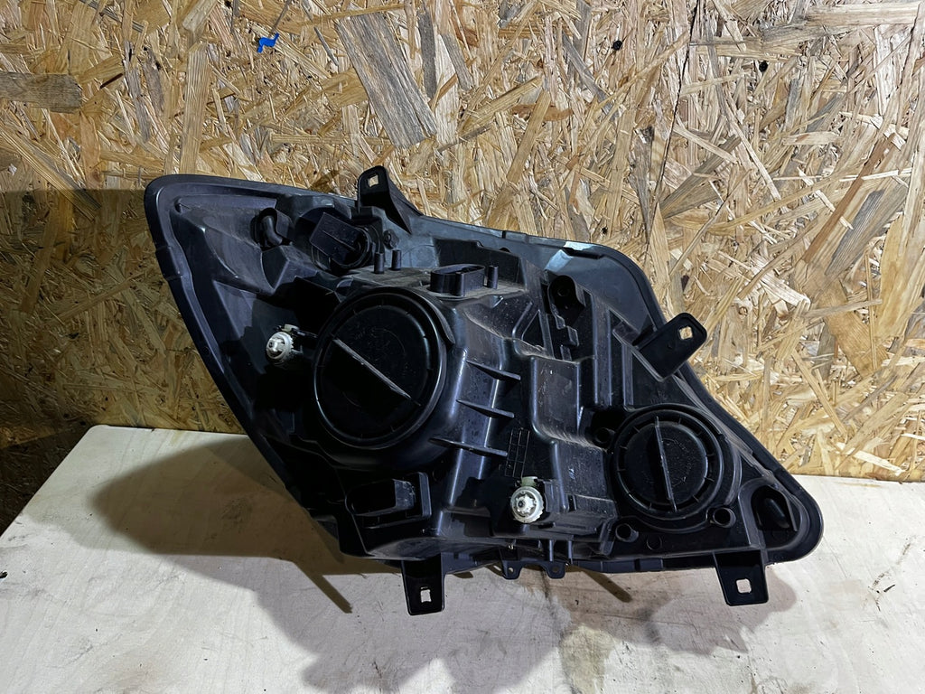 Frontscheinwerfer Mercedes-Benz Sprinter A9068202461 Rechts oder Links
