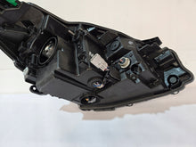 Laden Sie das Bild in den Galerie-Viewer, Frontscheinwerfer Toyota Yaris Links Scheinwerfer Headlight SCH4760667881tk