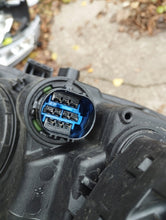 Laden Sie das Bild in den Galerie-Viewer, Frontscheinwerfer Kia Rio IV Stonic 92101-H8 Full LED Rechts oder Links