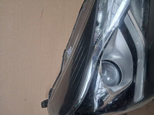 Laden Sie das Bild in den Galerie-Viewer, Frontscheinwerfer Toyota Yaris Rechts Scheinwerfer Headlight SCH3237965905me