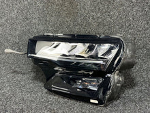 Laden Sie das Bild in den Galerie-Viewer, Frontscheinwerfer Skoda Karoq 57B941009 LED Links Scheinwerfer Headlight SCH1144064043iw