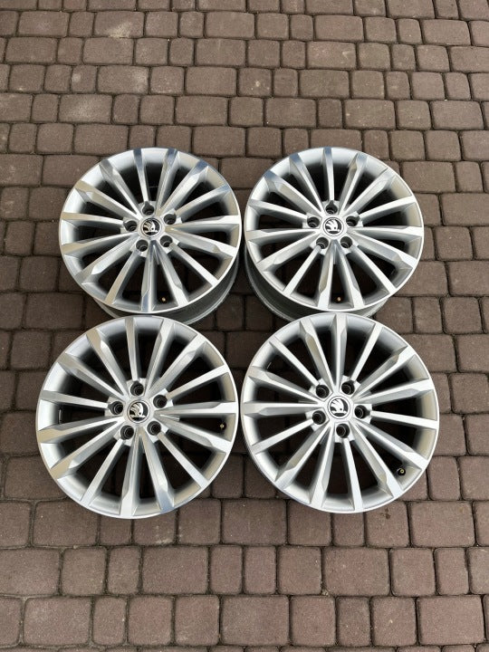 4x Alufelge 18 Zoll 7.0" 5x112 43ET Glanz Silber 565601025E Skoda Kodiaq FEL4981756231tn