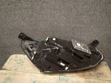 Laden Sie das Bild in den Galerie-Viewer, Frontscheinwerfer Ford Focus JX7B-13E015-CE Links Scheinwerfer Headlight SCH5605966085fu