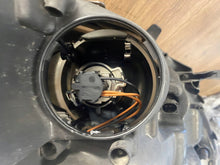 Laden Sie das Bild in den Galerie-Viewer, Frontscheinwerfer Mercedes-Benz W164 Xenon Links Scheinwerfer Headlight SCH1266061725cd