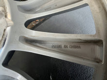 Laden Sie das Bild in den Galerie-Viewer, 1x Alufelge 19 Zoll 8.5" 5x114.3 40ET Glanz Silber 1044264-00-A Tesla Model 3 FEL2533766092il