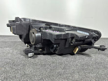 Laden Sie das Bild in den Galerie-Viewer, Frontscheinwerfer Skoda Fabia 6VB941015 Full LED Links Scheinwerfer Headlight