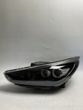 Laden Sie das Bild in den Galerie-Viewer, Frontscheinwerfer Hyundai I30 III 92101-G4120 G4921-21050 G4921-22030 LED Links