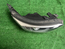 Laden Sie das Bild in den Galerie-Viewer, Frontscheinwerfer Kia Rio IV Stonic 92102-H8 85122000 LED Rechts Headlight SCH2131385234db