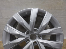 Load image into Gallery viewer, 1x Alufelge 17 Zoll 7.0&quot; 5x112 40ET Glanz Silber 3G8601025 VW Passat B8 Arteon