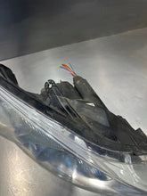 Load image into Gallery viewer, Frontscheinwerfer Hyundai I20 921024P000 01031099900010 Rechts Headlight