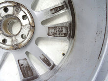 Laden Sie das Bild in den Galerie-Viewer, 1x Alufelge 17 Zoll 6.5&quot; 5x100 39ET 2GM601025D VW T-Cross Rim Wheel