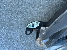 Load image into Gallery viewer, Frontscheinwerfer Toyota Yaris Links Scheinwerfer Headlight